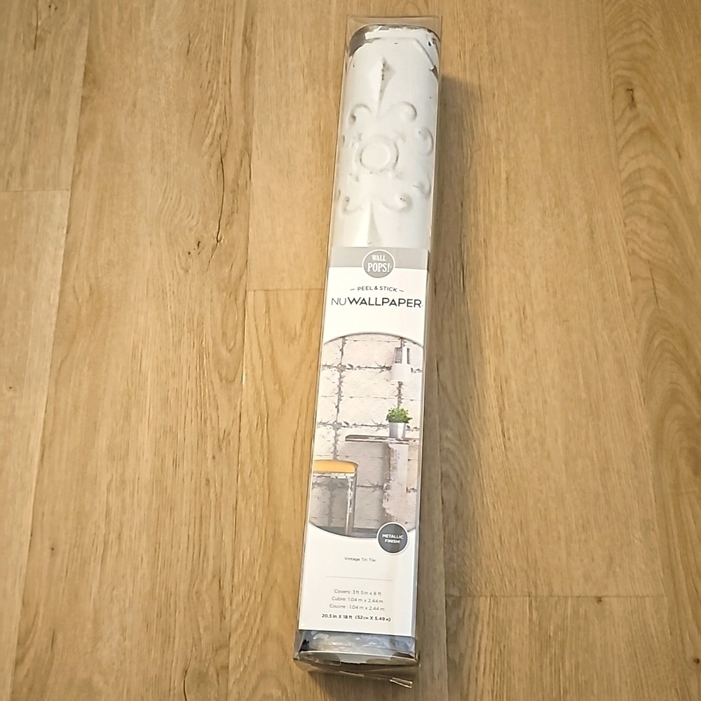 NWT Peel & Stick Metallic Finish Nuwallpaper Grey & White 3.5x8